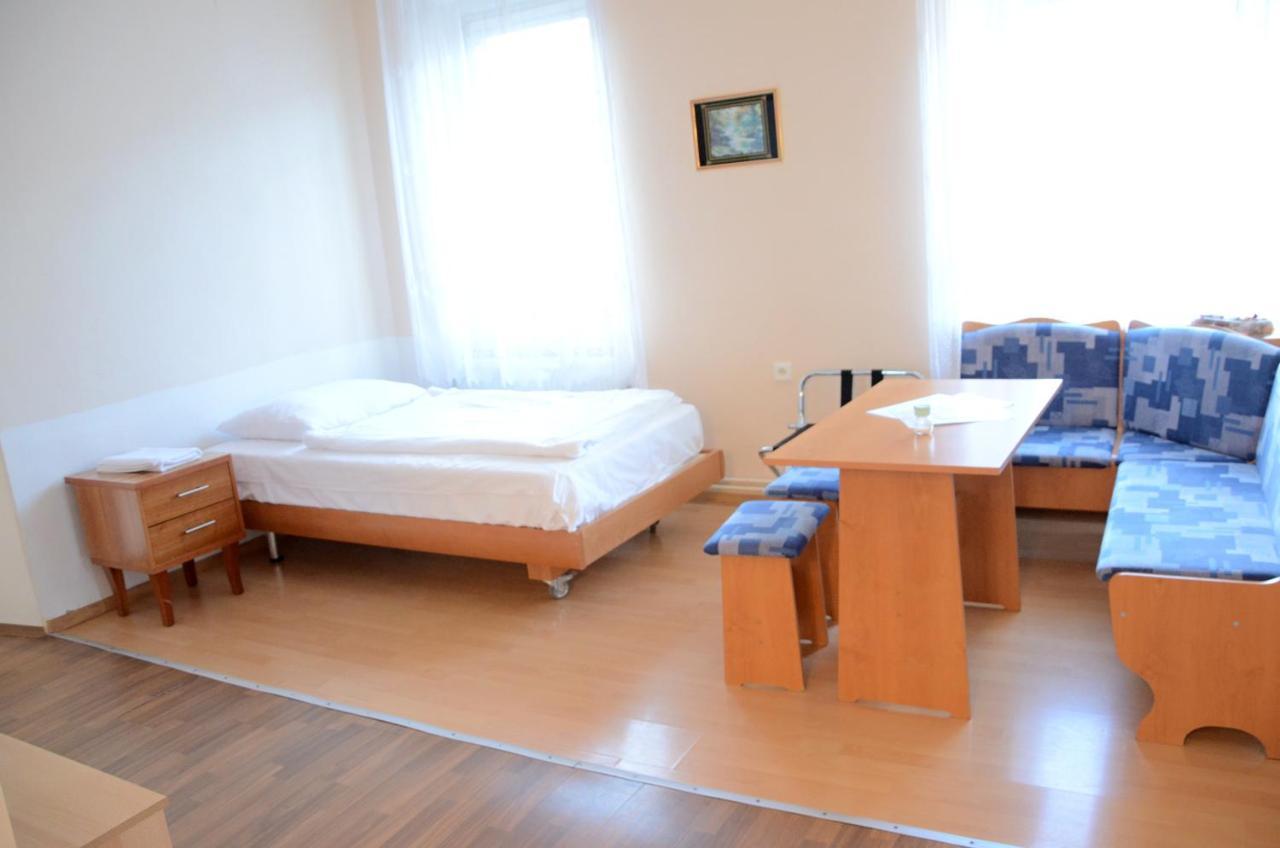 Penzion Mlynicky Dvur Cervena Voda Exterior photo